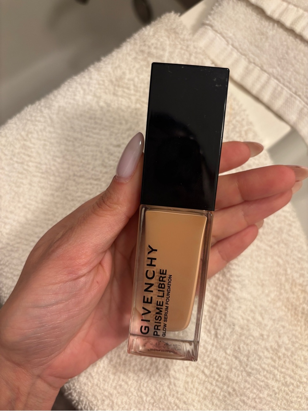 Givenchy Glow Serum Foundation 4C Warm Beige Bottle - Picture 2 of 4
